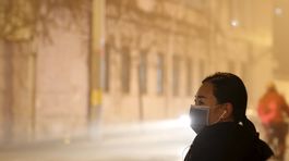 Peking sa ponoril do rekordného smogu, vyjsť z domu je riskantné