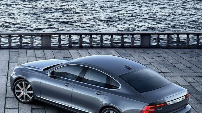 K plug-in hybridnému Volvu S90 Twin Engine sa...