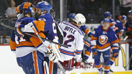 Hviezdou newyorského derby bol skvelý Halák, Chára skóroval