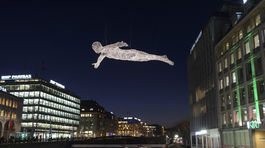 Mesto na brehu jazera a úpätí hôr rozdáva turistom 100-eurové poukážky