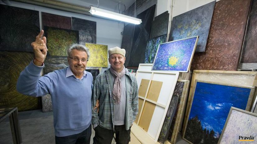 Herec Ivan Matulík (vľavo) v ateliéri Igiho...