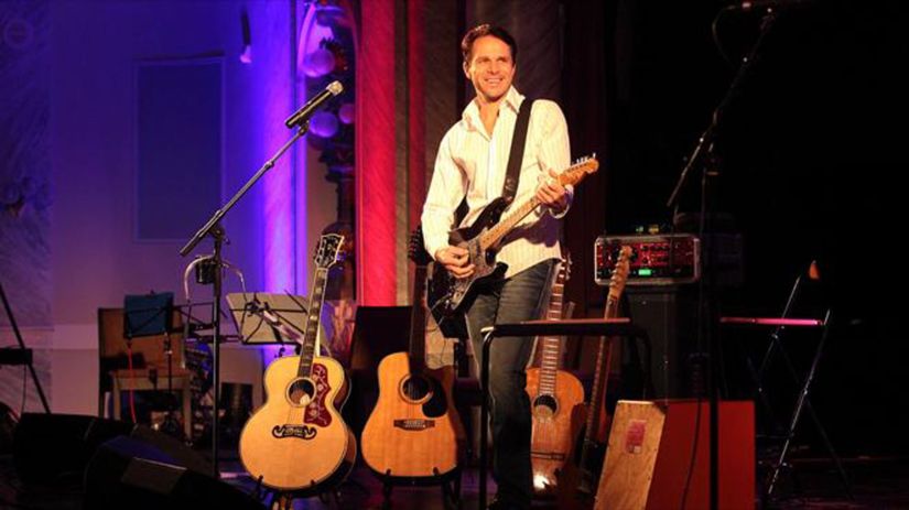 Každý rok v decembri Janek absolvuje vianočné...