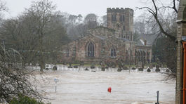 V Británii vyčíňa búrka Desmond, zomrel jeden človek