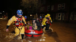 Po búrke Desmond v Británii zostalo 60-tisíc ľudí bez elektriny
