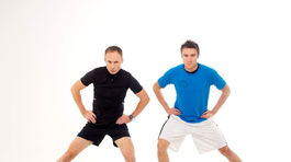 Činky už vyšli z módy, trend je cvičenie vlastnou váhou 