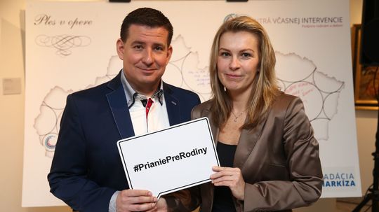 Jana Skalská s moderátorom Patrikom Hermanom.