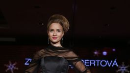 Barbora Rakovská v šatách od Zlatice Hujbertovej.