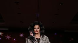 Moderátorka Karin Majtánová v kreácii La Rena. 