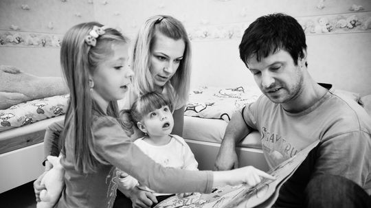 Rodina Skalských s oboma dcérkami Kristínkou aj...