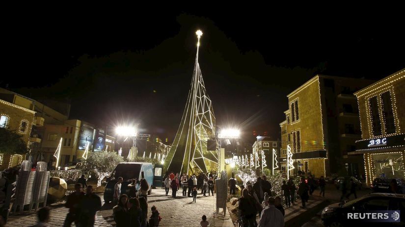 Vianočný strom v libanonskom Byblose, neďaleko...