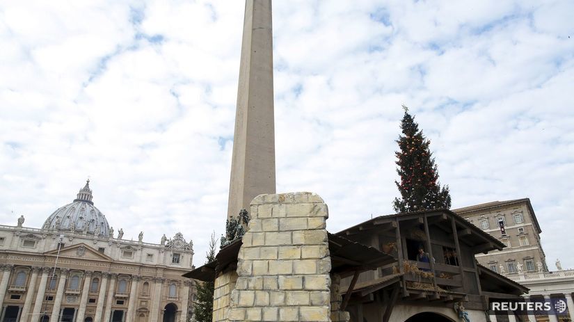 Vianočný stromček a betlehem vo Vatikáne pred...