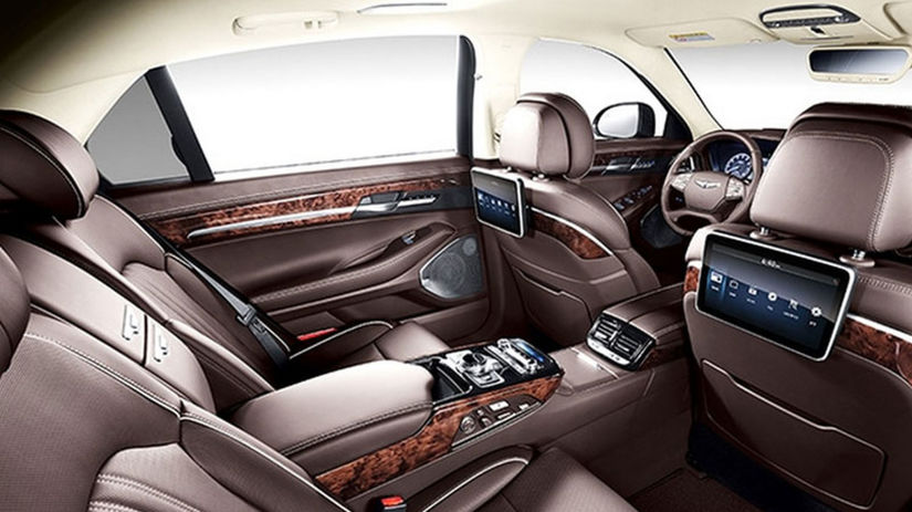 O luxus nie je núdza ani na zadných sedadlách.