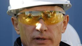 Putin varoval Merkelovú: Kyjev môže odčerpávať plyn pre EÚ