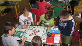 Učitelia opäť protestovali. Neučili, ale „vychovávali"