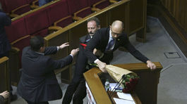 Ukrajinská vláda kritizovaná za pomalé reformy nepadla