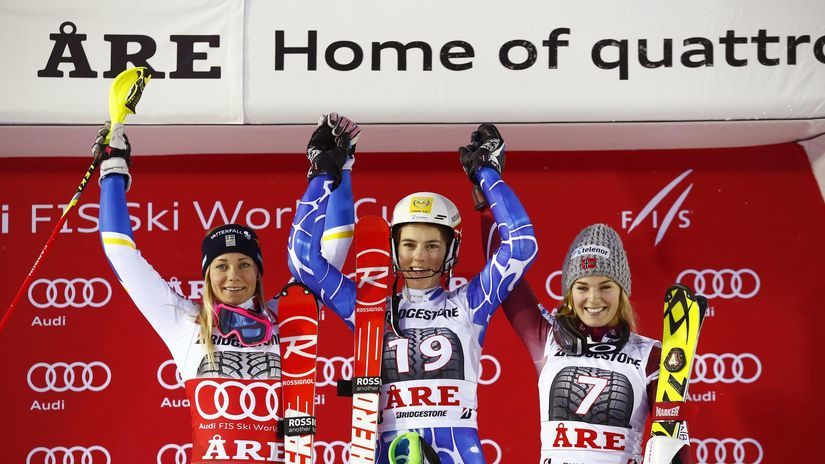 Petra Vlhová na stupni víťazov.