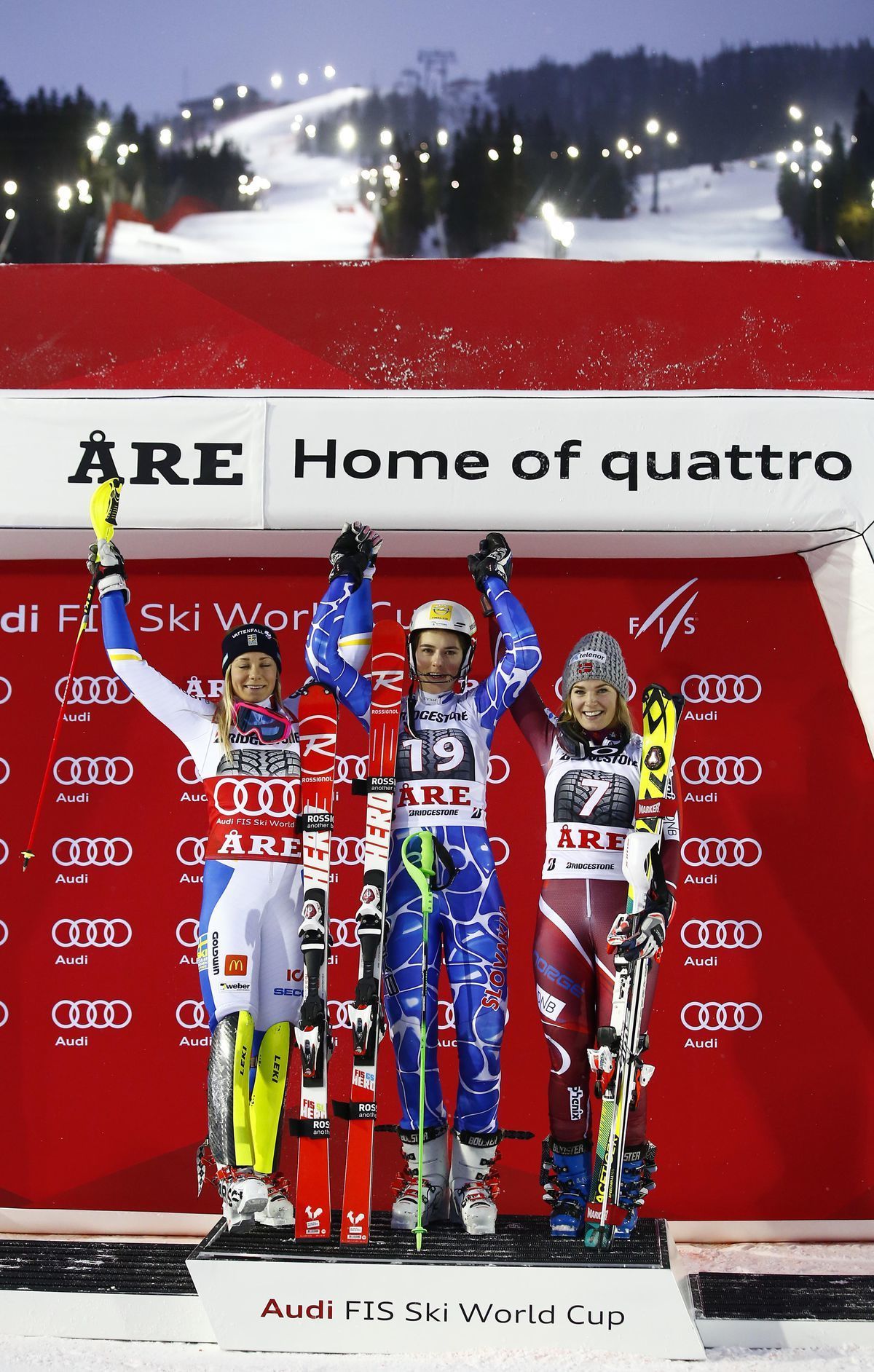 Šťastná Petra Vlhová na najvyššom stupienku.