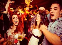 alkohol, opica, zábava, party, oslava, diskotéka, mladí ľudia, mládež, tanec
