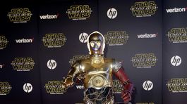 C-3PO (vľavo) a R2-D2 na svetovej premiére filmu Hviezdne vojny: Sila sa prebúdza.