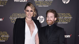 Herec a moderátor Seth Green a jeho manželka Clare Grant.