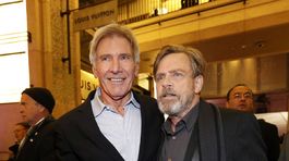 Herec Harrison Ford (vľavo) a jeho bývalý kolega Mark Hamill.
