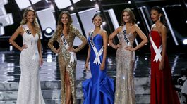 Zľava: Miss USA Olivia Jordan, Miss Australia Monika Radulovic, Miss Filipíny Pia Alonzo Wurtzbach, Miss Kolumbia Ariadna Gutierrez a Miss Francúzsko Flora Coquerel postúpili do TOP 5. 