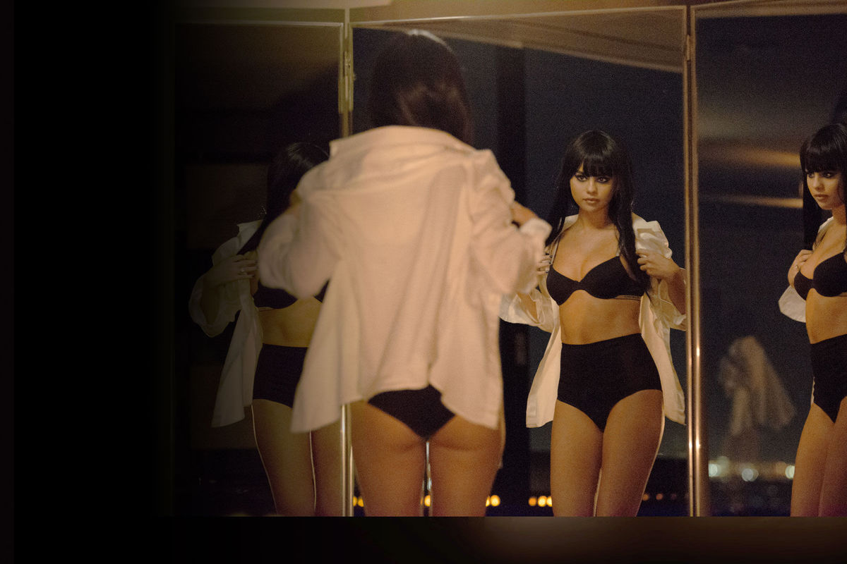 Selena Gomez (23) takto pózuje v klipe k...
