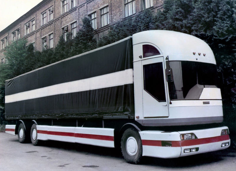 Verzia s troma nápravami mala užitočnú hmotnosť...