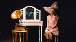 Recenzia: Ende o divadle v divadle