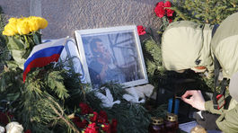 Prokremeľskí aktivisti odstránili pamätnú tabuľu zabitého Nemcova