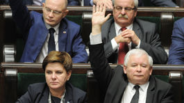 Kaczyński chce ukončiť spory v Poľsku zmenou ústavy