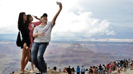 Zomrieť pre selfie? Bombajské úrady zakázali šialeným fotografom riskovať