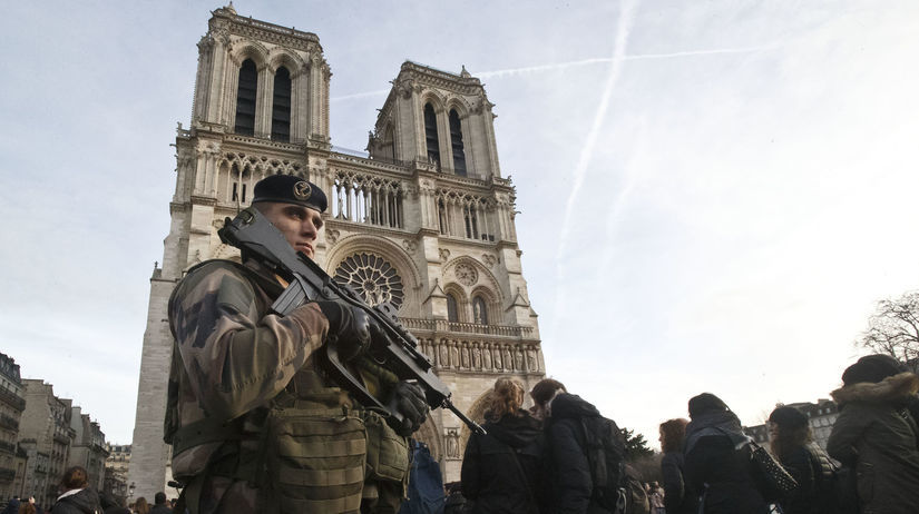 Notre Dame, paríž, vojak