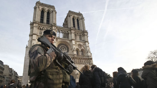 Bezpečnosť počas olympiády v Paríži posilnia aj vojaci a policajti zo zahraničia
