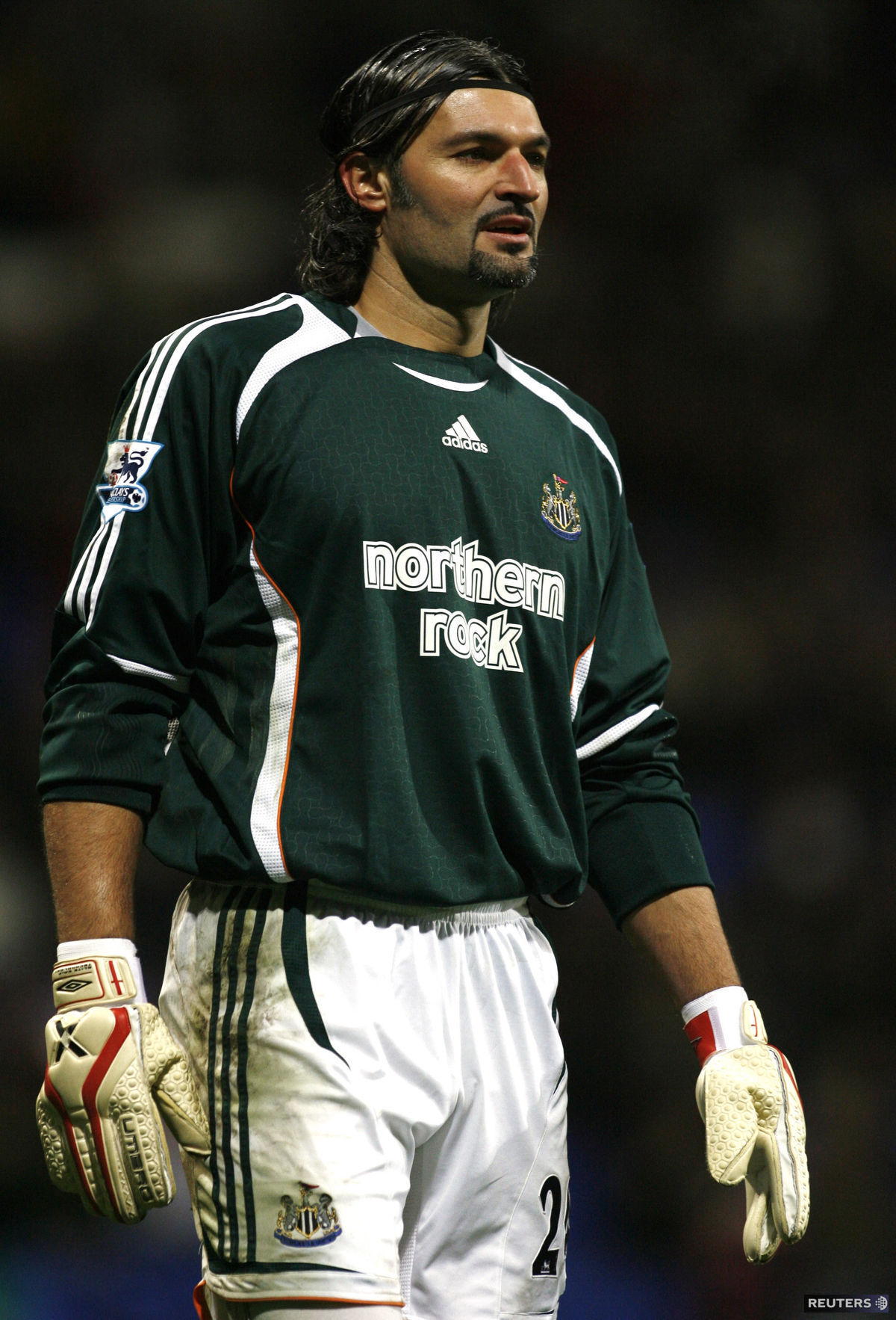Pavel Srníček v drese Newcastle United v sezóne...