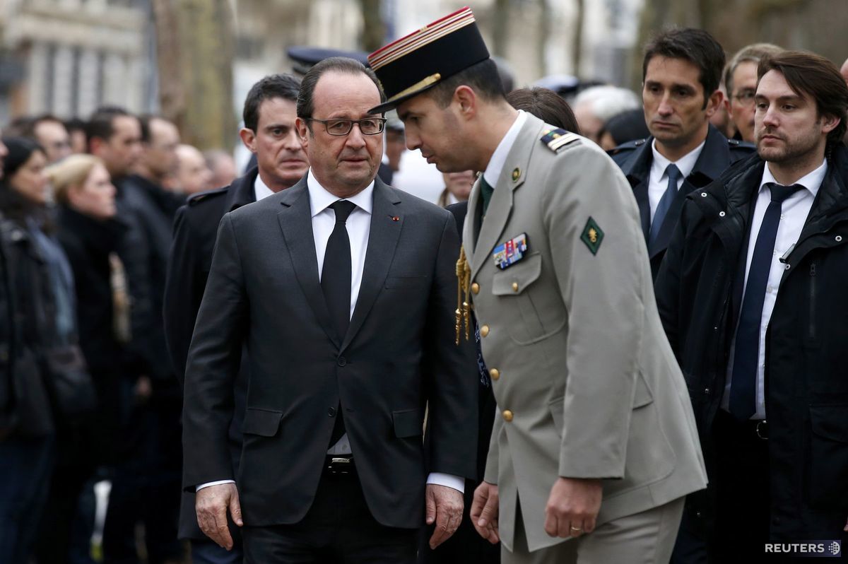 Francúzsky prezident Francois Hollande počas...