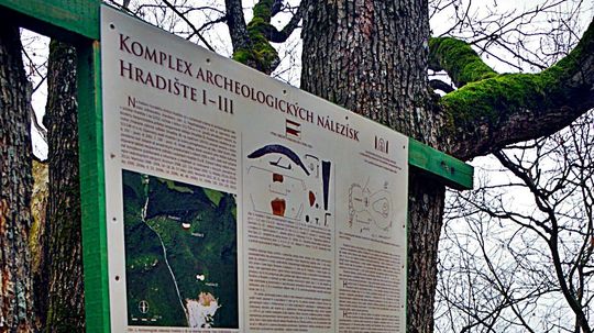 informačná tabuľa, tabuľa, Beluša, pamiatka