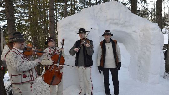 Goralská muzika ZBUJE a bývalý chatár Peter...