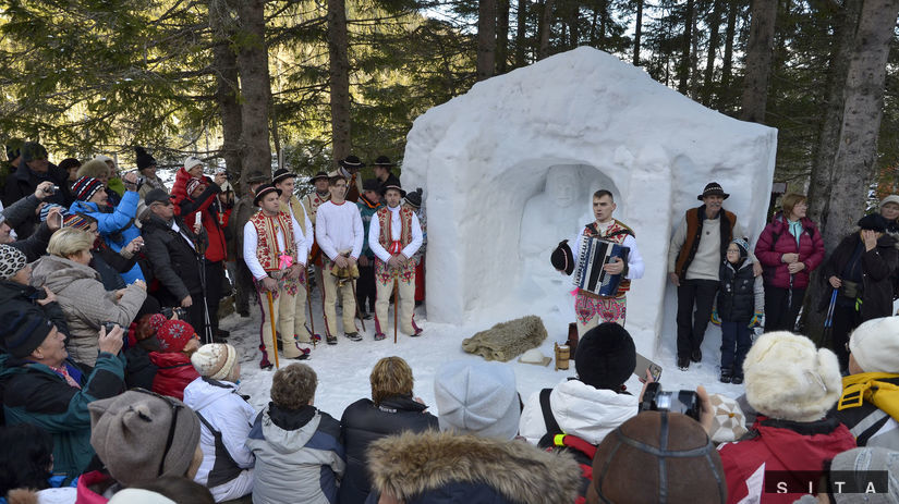 Vystúpenie folklórneho súboru z Lendaku pri...