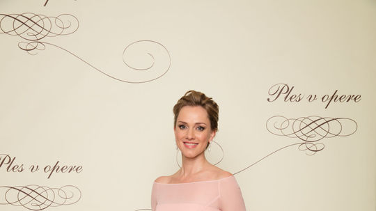 Herečka Monika Hilmerová v šatách od Jany...