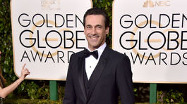 Herec Jon Hamm si odnášal domov cenu.