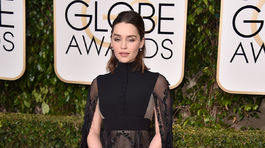Herečka Emilia Clarke sa objavila v kreácii Valentino.