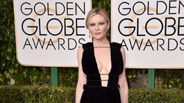 Herečka Kirsten Dunst v kreácii Valentino Couture.