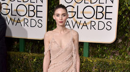 Herečka Rooney Mara sa objavila na vyhlasovaní v šatách Alexander McQueen.