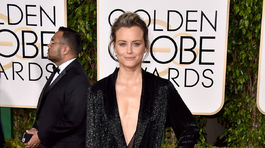 Herečka Taylos Schilling v kreácii Thakoon.