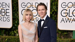 Herecký pár Zoe Kazan a Paul Dano. Herečka Zoe prišla v šatách Miu Miu. 