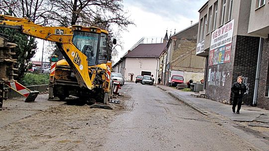 Ilava, cesta, traktor