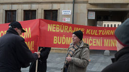Skupina ľudí v Bratislave protestovala proti búraniu PKO
