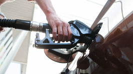 Znečistená ruská ropa otriasla cenami, Trump tiež