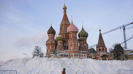 Východ Európy bojuje s prívalmi snehu a silným vetrom